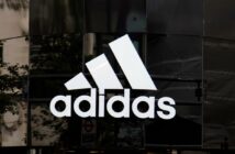 Adidas hat sich weltweit als führender Hersteller von Sportprodukten etabliert. (Foto: AdobeStock 283043772 ink drop)