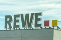 Das Hauptquartier der Rewe Group in Köln, ein Symbol für Wachstum und Nachhaltigkeit (Foto: AdobeStock 592782226-Annabell Gsödl)