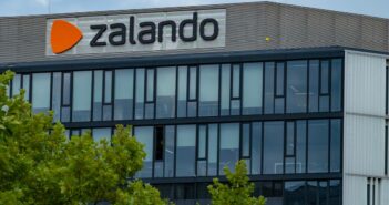 Zalando Filiale und Outlet, bekannt für Mode und Schuhe (Foto: AdobeStock 945640349- kittyfly)